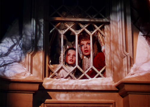 intothelore:Meet Me In St. Louis (dir. Vincente Minnelli, 1944)But the main thing is that we’re all 