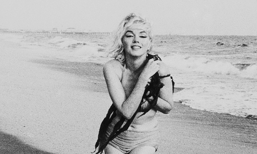 beauvelvet:  Marilyn Monroe at Santa Monica Beach.  Photos by George Barris, 1962.