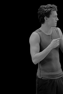 hungergasmes:  Tom Holland being sexy af on the set of Spider-Man: Homecoming  