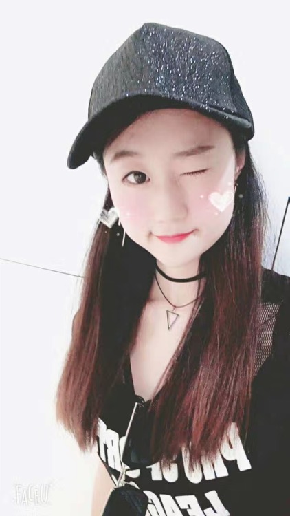 caomugou2018:新疆母狗蒋鑫，屁眼已经被我几个兄弟撑大，日常三通，每天翘着白嫩的大屁股等着我干，现在操腻了这逼，拍照爱装纯，照片适合射屏，有射屏可以@我。欢迎转发让她火。