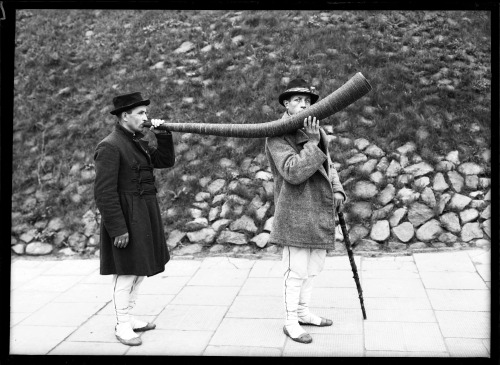 Kurpie in traditional costumes 1927 from the archives of Henryk Poddębski.