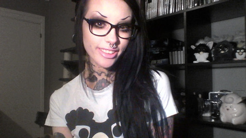 murderotic:  Feel quite “normal” at the moment. It’s nice. Oh and I found my old brows :D I’ve been feeling really strange in the “real brow” look lately, I think I need to take these back :D  