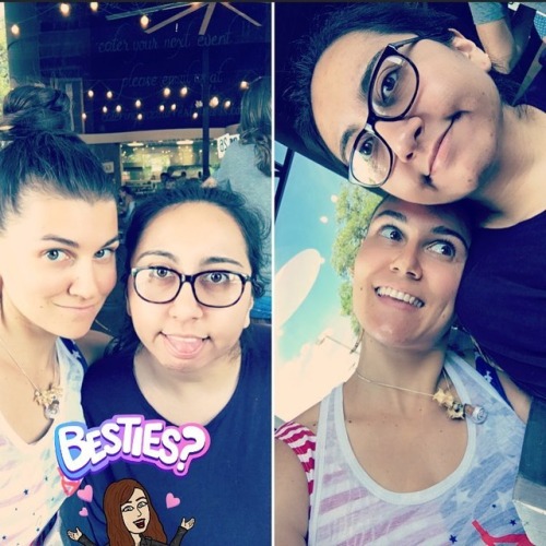 My fwend Rabecca and I eating &ldquo;brunch&rdquo; y letting that chisme soar. . . . . . . #yogini 