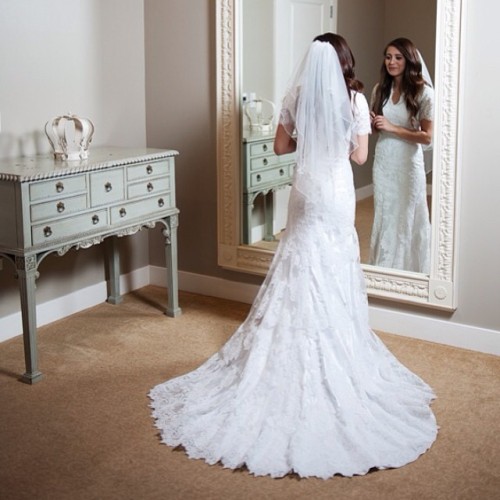 The getting ready shots at a wedding are some of our faves - it&rsquo;s that magical mix of sere
