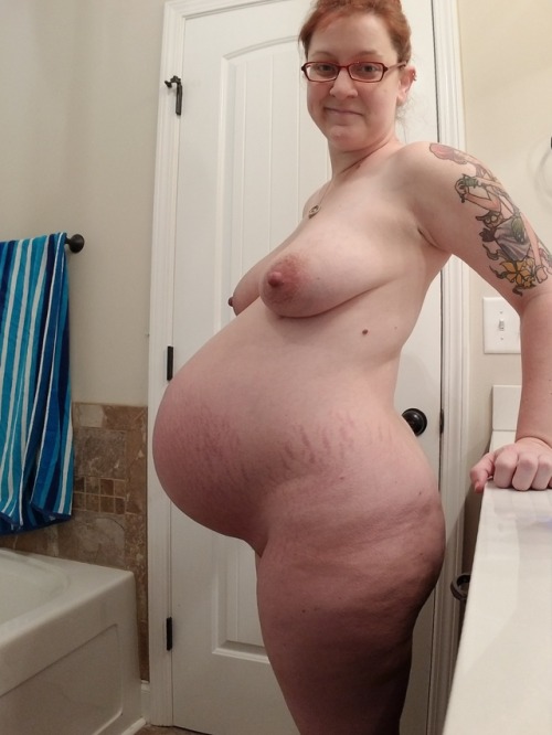 sagnstretch: nerdynympho87: So much belly!! 38 weeks! Blogged b4, had to blog again!