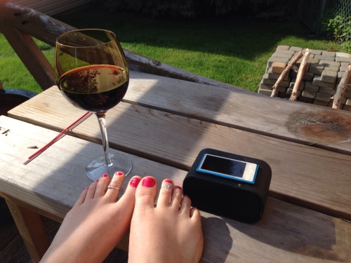 pinkysfeet: I miss my tan and outdoor pics! As soon as it gets warm. I’m going to enjoy the weather 