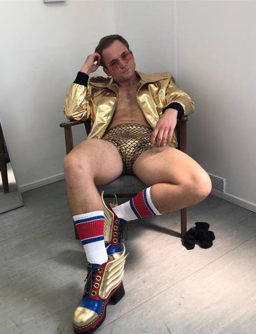 chrisevansfuckbuddy:tinglingpeter:Taron Egerton’s legs appreciation postone of my favorite subjects