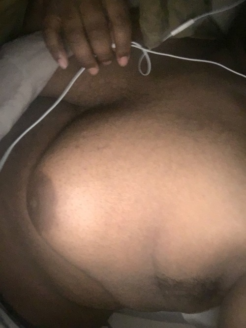 thickboyznmore:My nipples need sucking