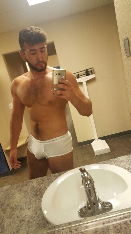 whitebriefs33: Damn hot bro!