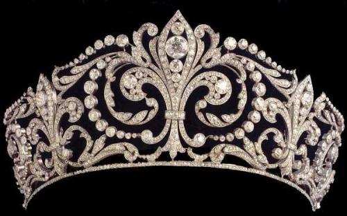 gracefilm:GraceFilm’s favorite tiarasThe Fleur de Lys Tiara (Spain)The Leuchtenberg Sapph