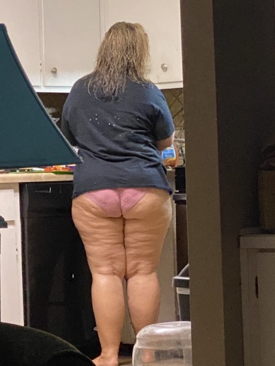 2durty4you2:Big booty milf in the kitchen 