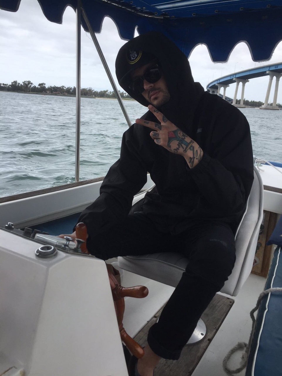 my-anthem-is-kellin-quinn:  Who let me drive this thing?! 🚤💨