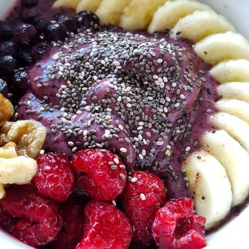 mermaidsarevegan:  Close up of my #acai banana #nicecream 🍌 🍓 🍇 