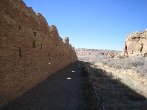 ancientart:The Chaco Culture National Historical Park, New Mexico, USA.The Pueblo peoples occupied a