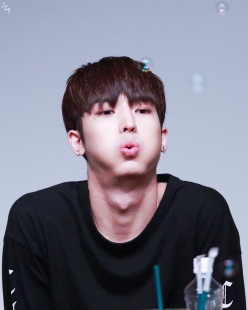 fyadachiyuto:170813 Gangnam Fansign | cr: Mind QuakeDO NOT EDIT