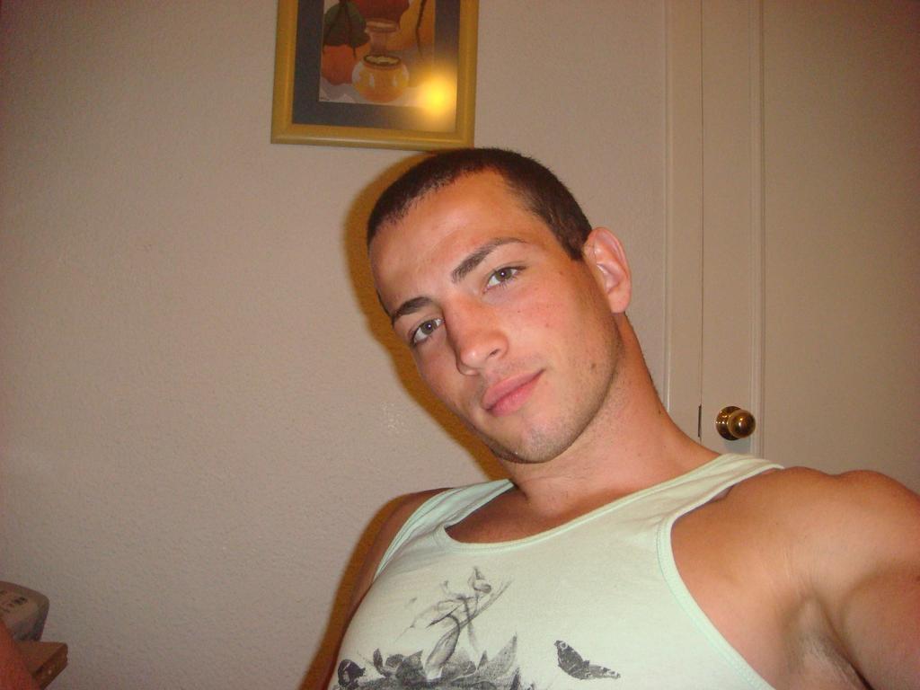 gayamateurclub:  Like amateur guys? Like to exhibit to the world?? Like to show