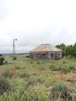 fuckyeahabandonedplaces:  Somewhere in Texas