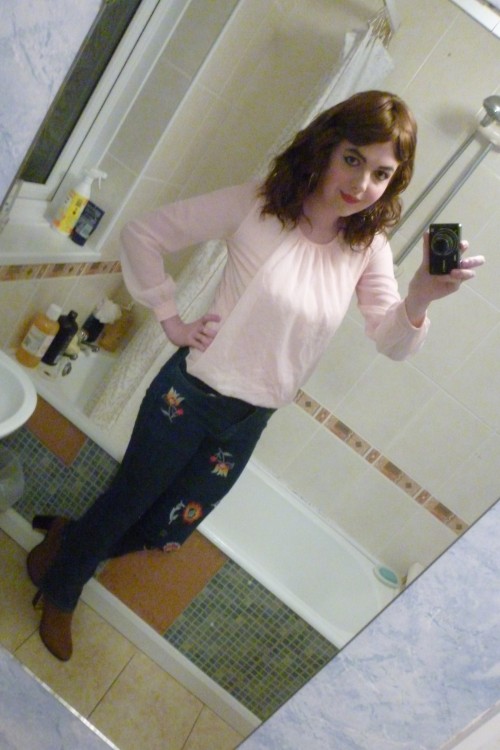 PicturesSuch an adorable outfit, these jeans are so comfy! <3