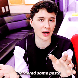 glittergradient: dan doesn’t eat cheese when phil’s at home