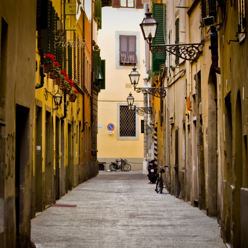 travelthisworld: Callejón Florence, Italy | by Gabriel Ortiz