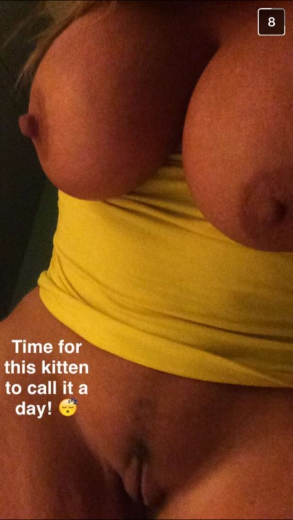 bigdaddysgirl71: yep999: This is how @bigdaddysgirl71 says goodnight to her snapchat subscribers. A 