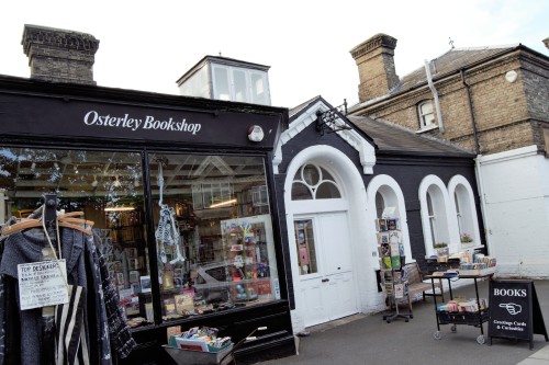 londonbooks:Osterley Bookshop, TW7. This is the first bookshop I’ve visited that sells eg