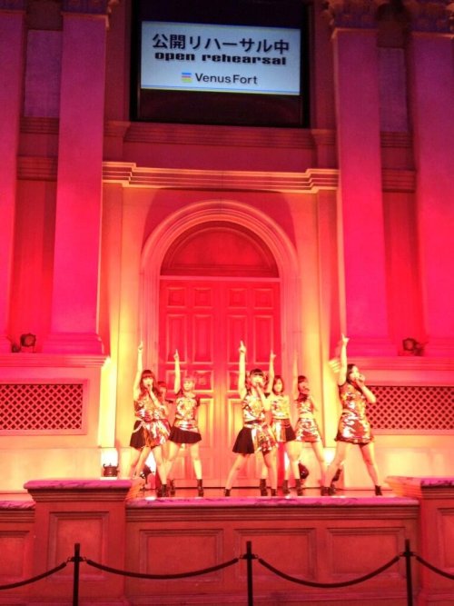 nette-koubou: Berryz工房、新曲「ゴールデン チャイナタウン/サヨナラ ウソつきの私」発売記念イベント  