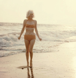 missmonroes:  Marilyn Monroe photographed