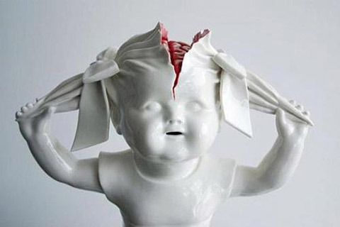 alfredogomezart:  lesimagesduvide:  Porcelain figures by Maria Rubinke Source : sweet station  brutal 