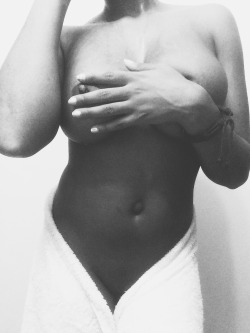 obeykingafrica:  My body is art.   They/them