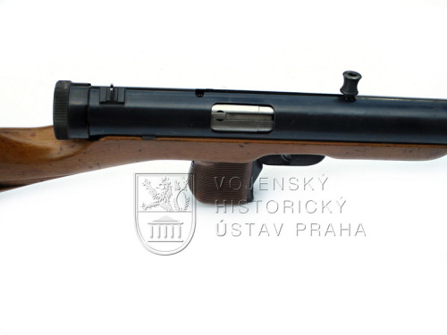 Samopal ČZ 148The prototypes marked ČZ 148 and ČZ 447 from the Czech Armoury in Strakonice brought a