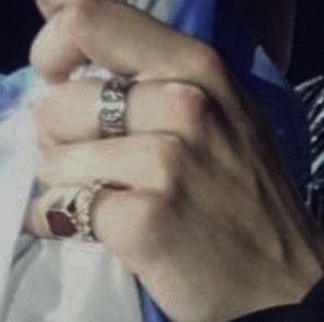 stylinsin: stylinsin:  stylinsin: ……. so are we gonna keep ignoring harrys diamond