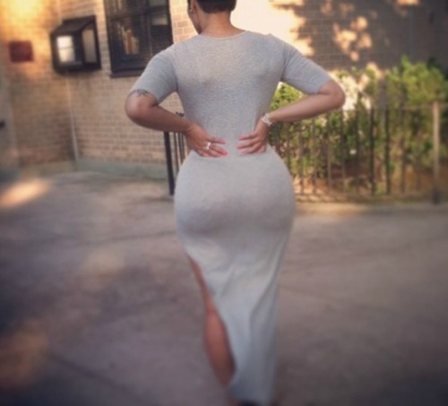 jjinchuriki:  Thick girls… thight dress… luv it