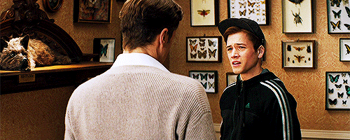 dailyeggsyunwin:#a gifset solely made to point out how harry’s shoulders are 120x times wider 