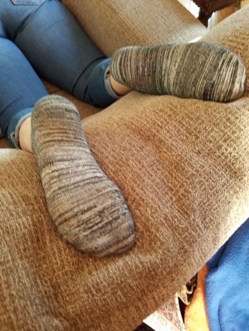 turkishwifefeet:  snoop07:AJ this is a perfect example of a married woman’s feet in socks for a loong day. the sweat, the hard skin and beauiful dark balls of toejam makes me think of smelly wife feet.