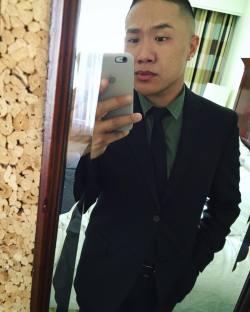 timothydelaghetto:  Whenever I go to weddings, I’m just waiting for the moment when I can finally take my blazer off and untuck my shirt lol. Where the open bar at!?  I just wanna sit on his face 😇