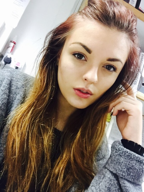littledips:  Someone come save me from the boredom. 💤💤💤    Pretty.