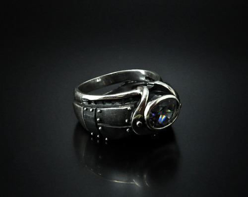 gatojewelry:Industrial or steampunk ring “Jucundendum”sterling silver, amethyst