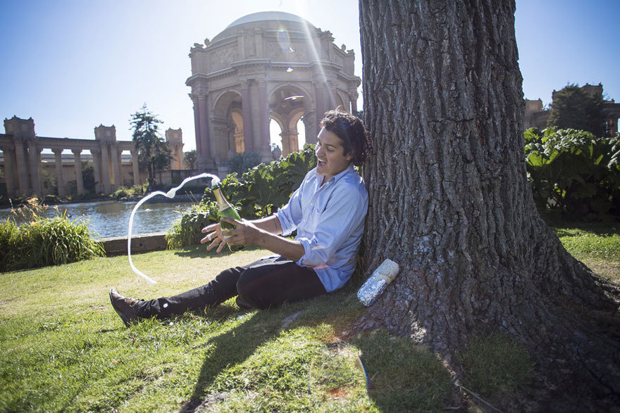 idiotsonfb:    This Guy Took Engagement Photos With A Burrito     Love is love