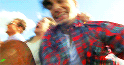 rossgellers:  @zaynmalik: What did the baby chicken say to the mother chicken ? … @zaynmalik: Hi momma ! Aha :D 