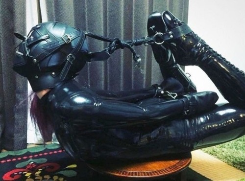 bdsmunveiled:#latex #latexfetish #submissive