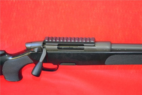 gunrunnerhell:  Steyr SSG-69 PIIA variant of the SSG-69, these rifles precision rifles are highly sought after and renown for their accuracy. In the second photo, what looks like rough machine marks on the barrel is actually the diamond shaped texture