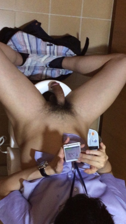 hyunjinchoi:  ataraxia0000:  jerking off  대박
