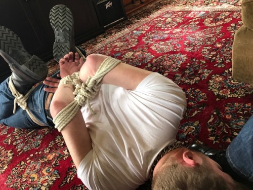 seabondagesadist:Resistor ( https://www.recon.com/view_profile.aspx?id=483775 ) tighty frog tied in the living room. A perfect place to rest your boots on a sunny afternoon is on a bound boy… And if you need a little exercise… 😈