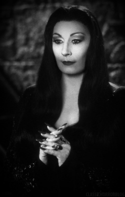 classichorrorblog:  Anjelica Huston as Morticia