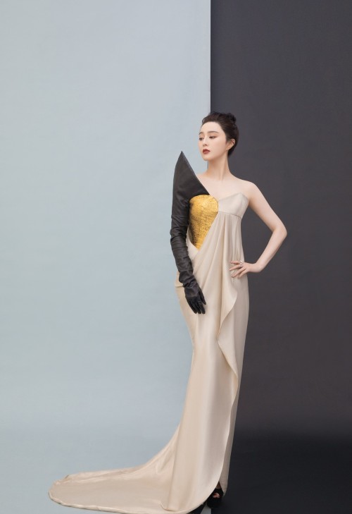 Fan Bingbing in Ronald Van Der Kemp