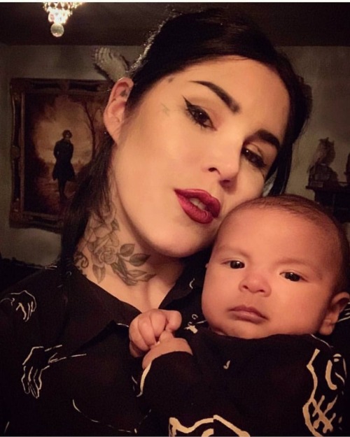 Mother and Son ♥️♥️♥️ @thekatvond and #leafar
#katvond
https://www.instagram.com/p/BtxvKDyIpME/?utm_source=ig_tumblr_share&igshid=fwreov7iu1l0