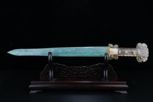 peashooter85:Chinese bronze sword with turquoise studded, gold inlaid rock crystal hilt, Warring States Period, 4th-2nd century BCfrom Cardale Auctioneers 