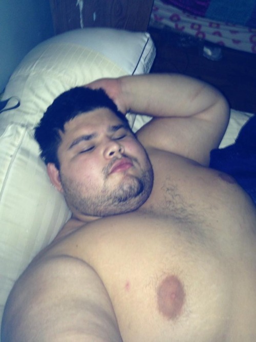 chubpornlover:  beautifulchubs:  Any idea how I can contact this guy?   Si.. alguna información?  hottttt