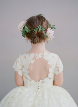 etsyfindoftheday:  WEDDING WEEK | etsyfindoftheday 3 | 6.18.14 wednesday theme: traditional styles the ‘annabelle’ flower girl dress by dolorispetuniahow ridiculously adorable is this flower girl dress?! the little circle back is too sweet … and